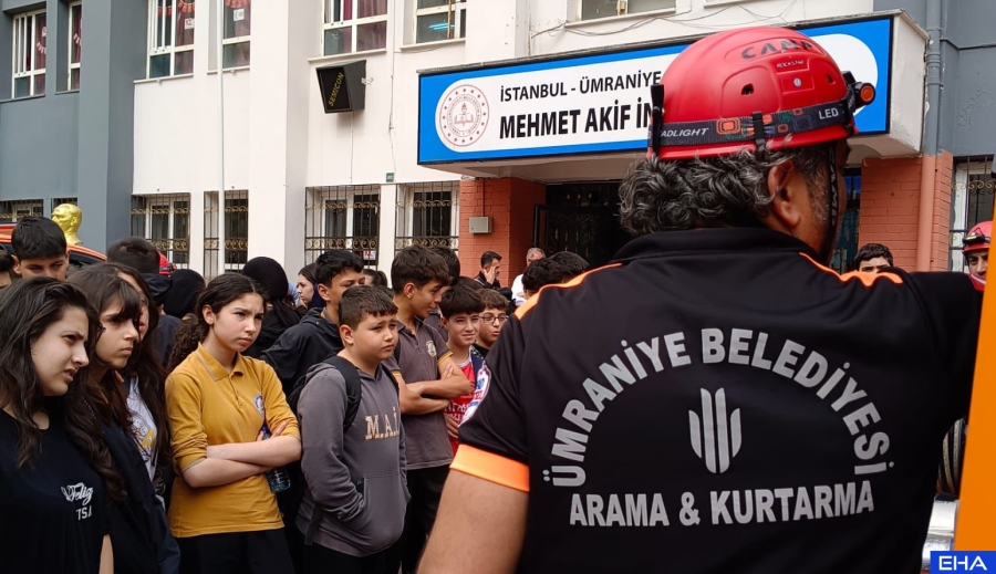 64967_umraniye-belediyesi-ekiplerinden-ogrencilere-_20240417-163923_800x600