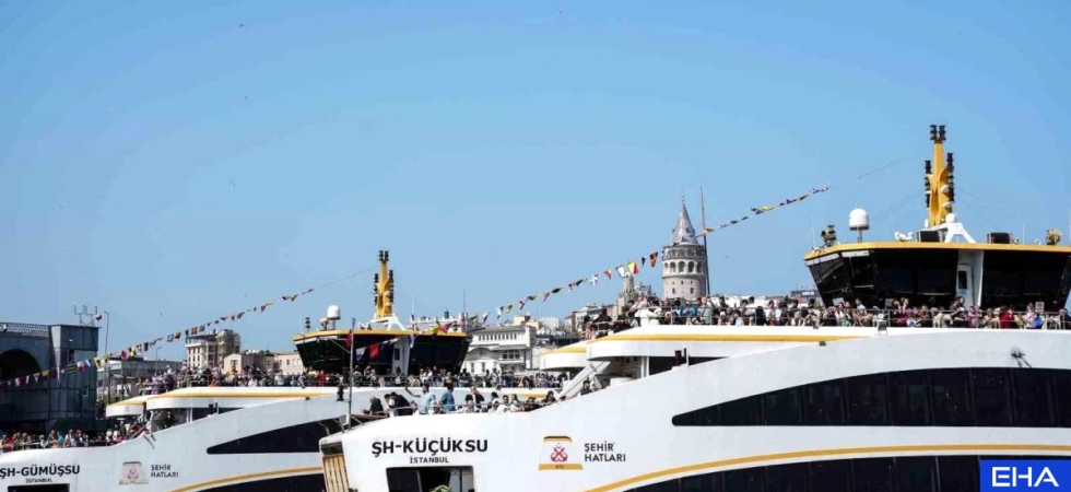 AnyConv.com__istanbul-eminonu-ndeki-insan-seli-fotograflar-19-17231375_amp