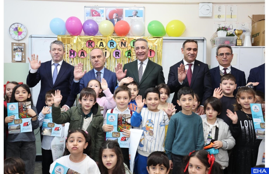 baskan-dursun-miniklerin-karne-heyecanina-ortak-oldu_1737126686_e11a3eb66eea7bf925b8