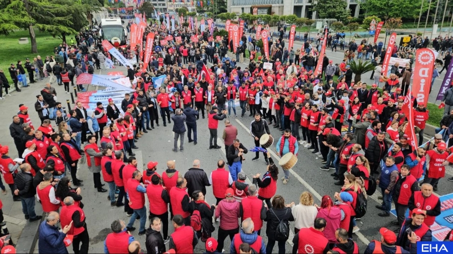 taksime-yurumeye-calisan-gruplara-polis-mudahalesi